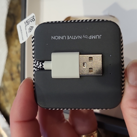 Sold - NEW Native Union Jump Cable Battery Solution - Picture 5 of 5